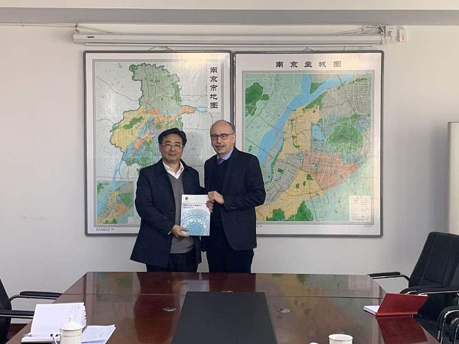 Chamber Presents Position Paper to Director General of Nanjing Bureau of Commerce